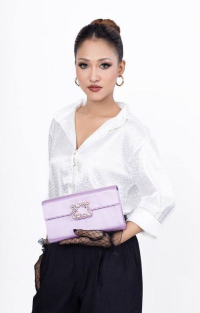 Roger Vivier Flower Strass satin clutch