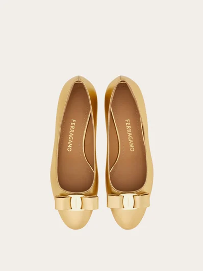 Ferragamo Vara bow pump